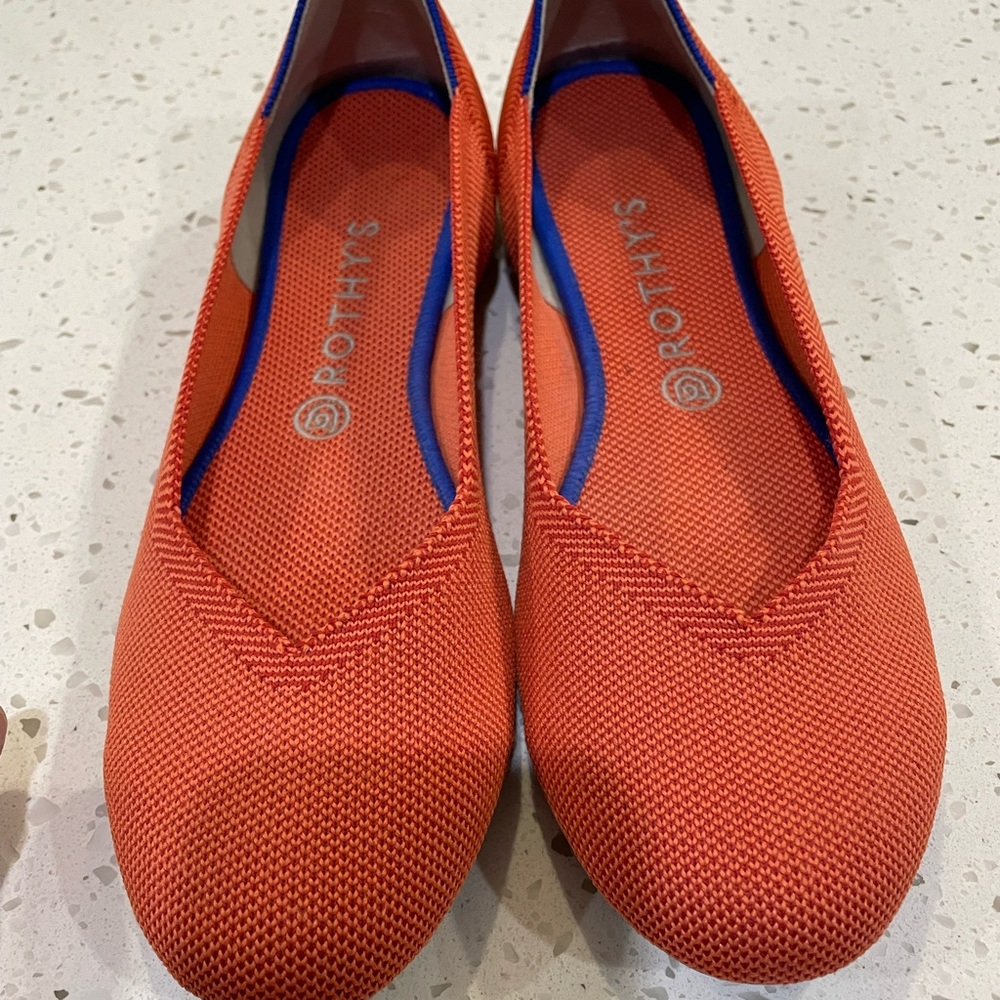 Rothy’s Persimmon flats with heel stripe!